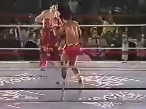 One of the oldest rivals Muay Thai vs kickboxing ! It's crazy What do you think?