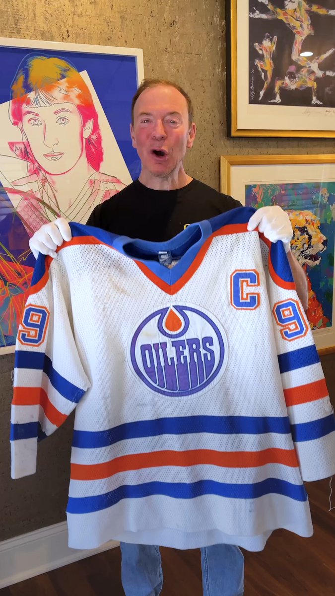 You’re looking at the end of an era 🏒 Wayne Gretzky’s final Edmonton Oilers Jersey, Game-Used and Photo-Matched across 5 games including the 1988 Stanley Cup Final. This is the jersey tied to his final Oilers game, final Cup, and the record-breaking assist that may never be touched. If you want the best of the greatest ever, it’s waiting now in our Spring Game-Used Auction that is now OPEN: