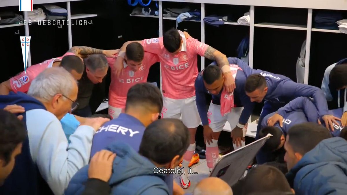 Según Ariel Holan, jugar con personalidad no es llenarse de tarjetas, ni ver quién es más guapo o más macho en la cancha; es agarrar la pelota y, a partir de ahí, resolver quién juega mejor. Los valores que él defiende. Brillante.