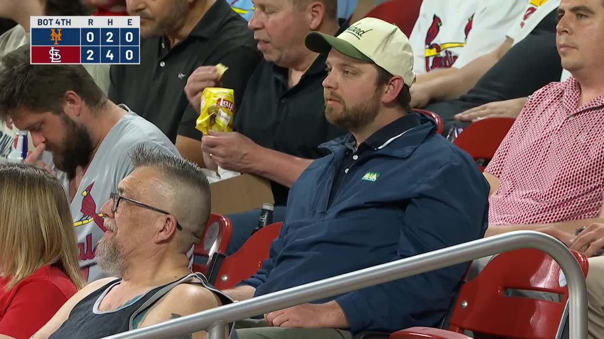 It's the debut of Let's Be Frank with Steve Gelbs! Steve rates the Busch Stadium hot dog 🌭