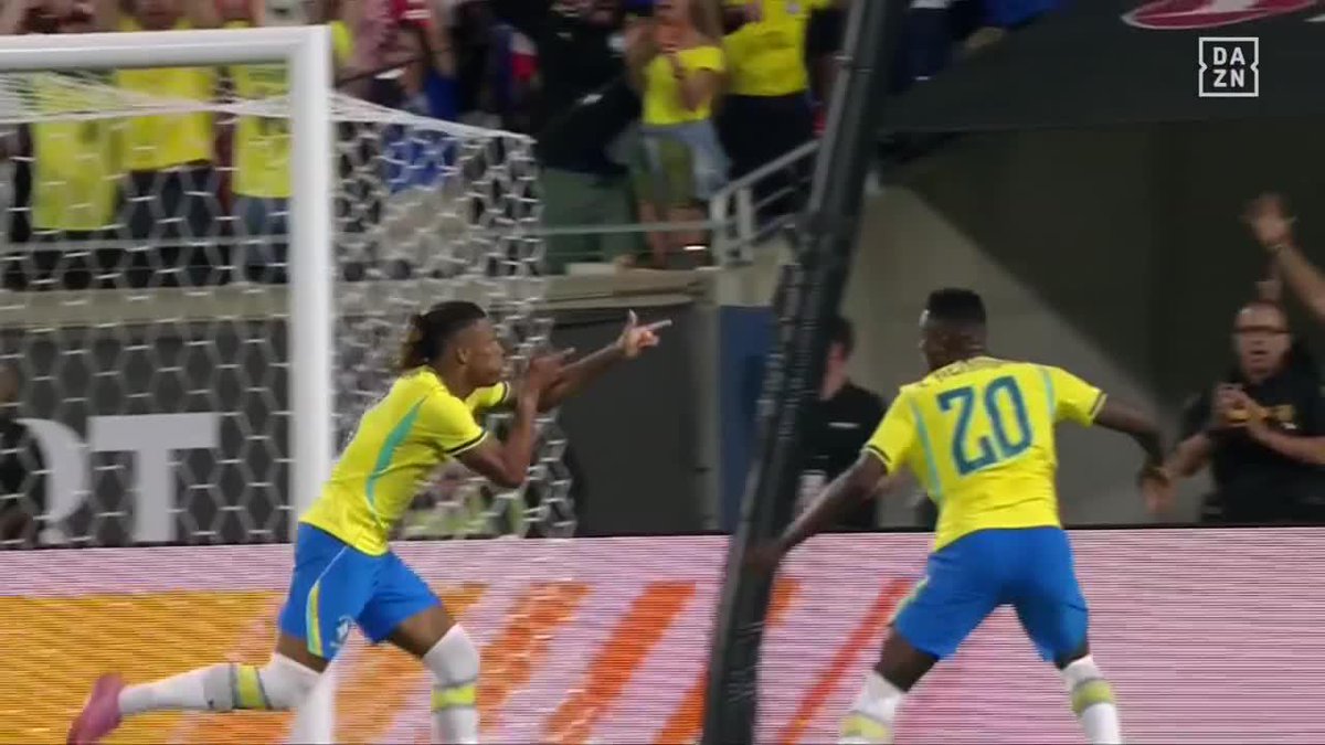 El 'Joga Bonito' de Vinicius JR 😮💨🇧🇷 Recorte brutal y golazo de Danilo 🔥 El Brasil 🆚 Croacia, desde ya, GRATIS EN DAZN 🔗