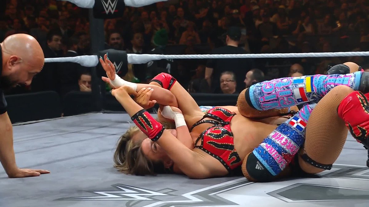 It is BACK and FORTH in this match!! Valerie Loureda | Kendal Grey
