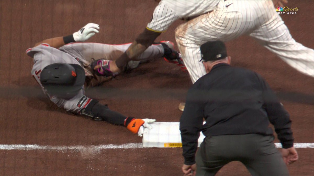 After a Giants challenge and lengthy review, the out call on Jung Hoo Lee following this play was upheld