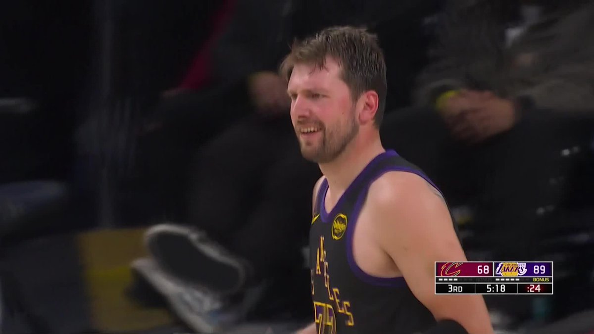 "TOC, TOC. ME LLAMO LUKA DONCIC Y HAGO LO QUE QUIERO" 😮‍💨🔥 #NBAxDAZN🏀🇺🇸