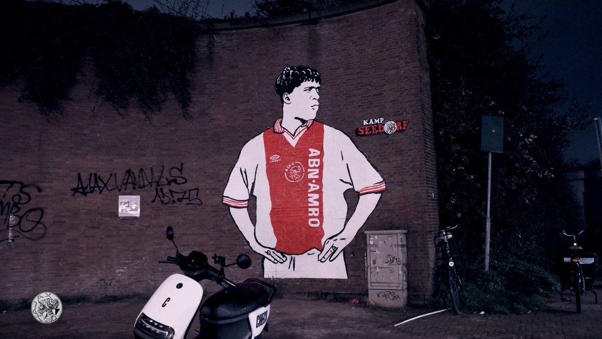 To honour the 50th birthday of Clarence Seedorf, Ajax and Kamp Seedorf joined forces to create a beautiful mural as a tribute. Celebrating not only a legend, but also his legacy ♥️