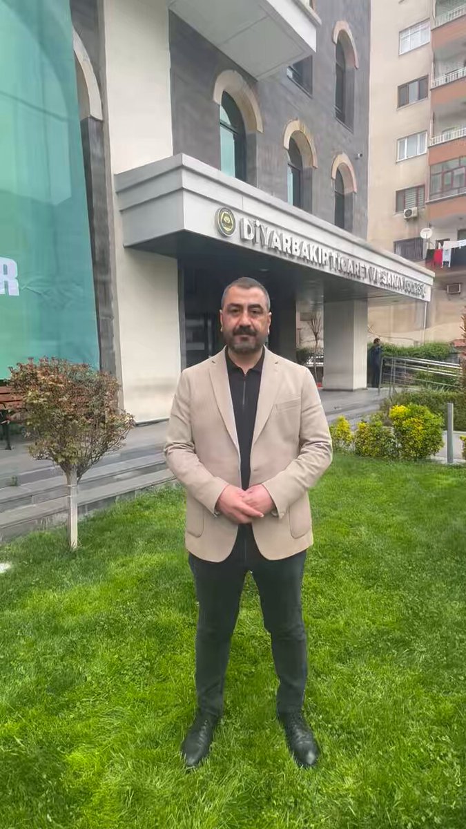 Taximê Têkoşîn û Rûmetî Amedsporê Xurtî rê Ez Rayîrê Şampîyonîye de Serkewtiş Wazena Ez ji tîma rûmet û têkoşînê ya mezin Amedsporê re ku ber bi şampiyoniyê ve diçe re serkeftin dixwazim. 💚❤️✌️ Amedspor @dtso