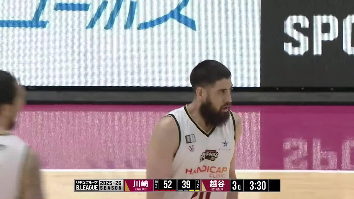 津山尚大が前からプレッシャーをかけボールを奪いトランジションオフェンス。最後はロスコ・アレンのダンク⚡ 4/1(水) 川崎 vs 越谷 バスケットLIVE でライブ配信中📱