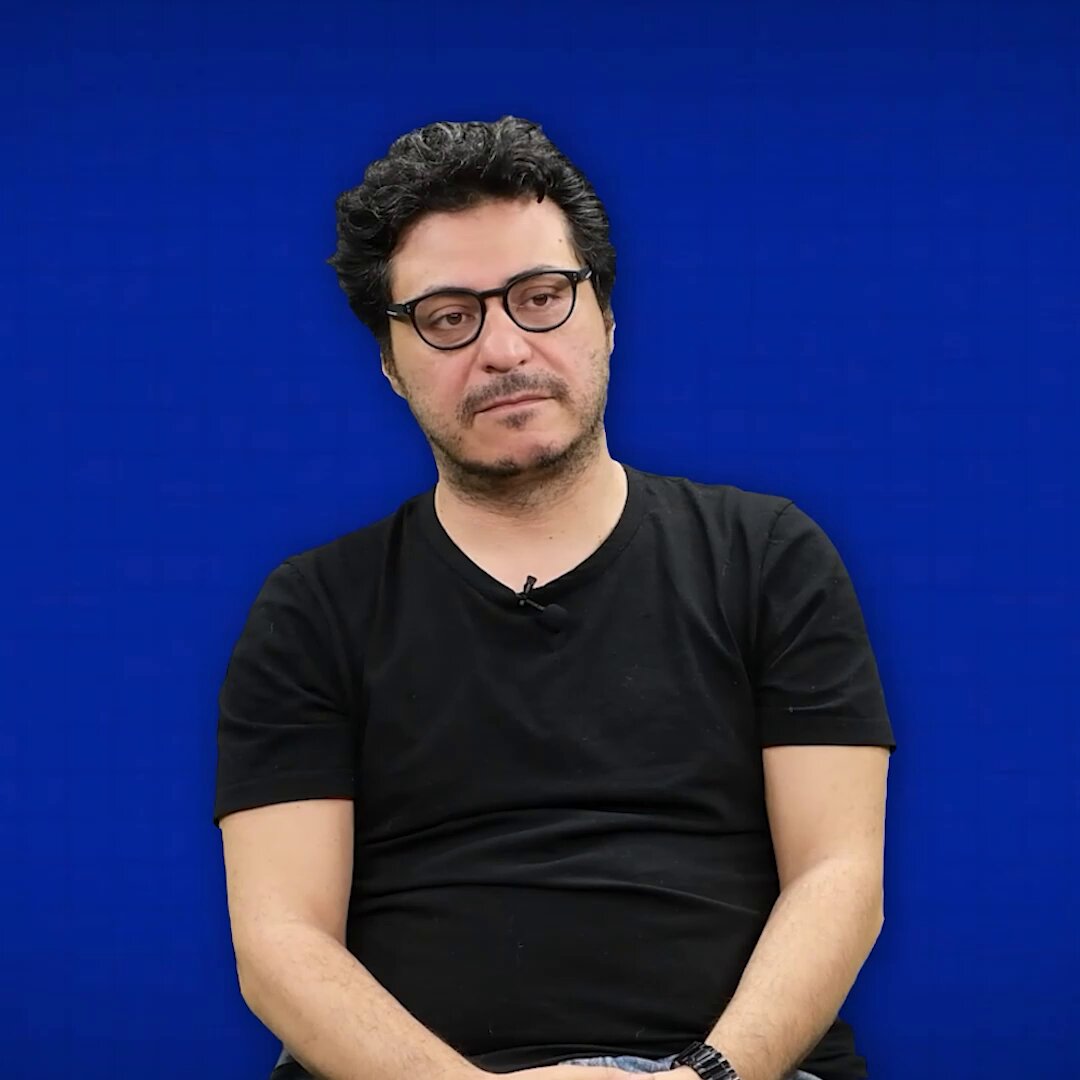 Ev satıp parayı faize koymak mantıklı mı? Mert Başaran: "Bizzat yaşamış insanım. Bereketini kaçırdığına inanıyorum. 1995 yılında Bakırköy'de bir evimiz var. Tansu Çiller zamanı şu anki faizin 50 100 katı faizler alıyorsun. Babam böyle bir faiz bulunmaz dedi satıp parayı bankaya koydu. İlk yıl koç gibi yaşadık. İkinci yıl eh işte, üçüncü yıl koyunlar gibi yaşadık. Para öyle bir eridi ki 4-5 yıl sonra pul oldu."