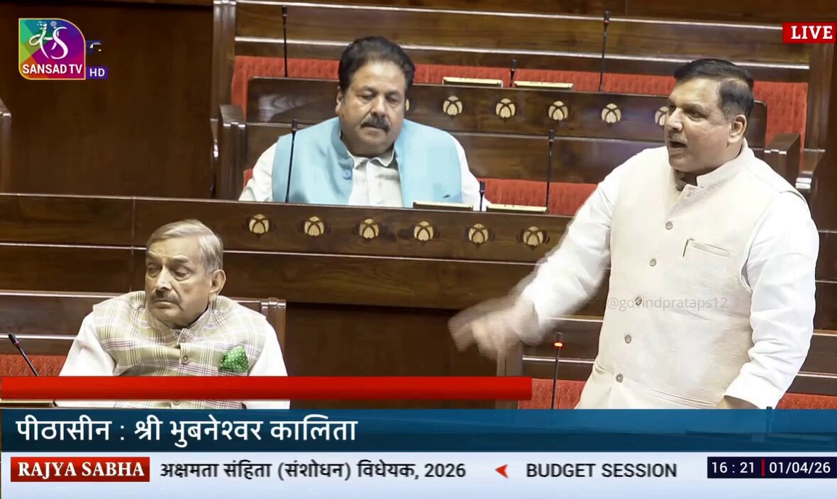 संसद में भगोड़ों पर फायर हुए संजय सिंह 🔥 BJP कहती थी- हमारी सरकार छप्पन छुरी वाली है। हम एक-एक आदमी से पैसा वसूलेंगे। लेकिन इसी मोदी राज में विजय माल्या भाग गया, नीरव मोदी और ललित मोदी भाग गया। यानी: बड़े-बड़े लुटेरों को हिंदुस्तान से भगाने का काम बीजेपी सरकार ने किया।