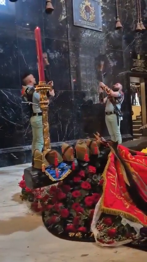 ¡Espectacular el cambio de guardia en Congregación de Mena! Nos sentimos muy orgullosos de la Legión y de su fuerte vínculo con Málaga y #Andalucía. El traslado del Cristo de Mena y su procesión mañana, Jueves Santo, es uno de los momentos más esperados de nuestra Semana Santa.