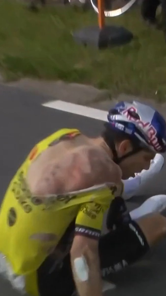 "¿Por qué siempre a mí?" 💔🇧🇪 😓 La mala suerte se ceba con Van Aert cuando este decide correr A través de Flandes #DDV26