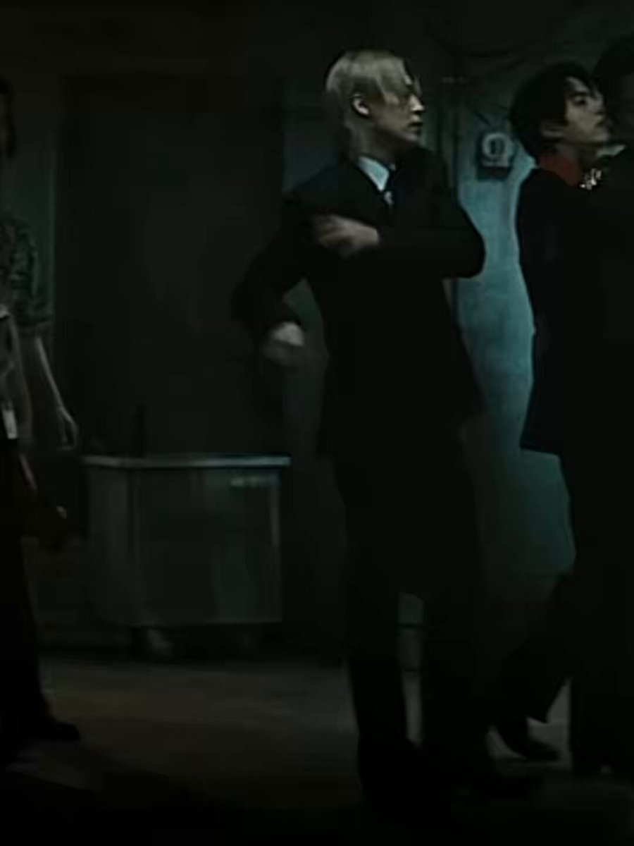 처음에 스트레칭하는 안무하고 반동 줘서 머리 터는 거 ㅆ 내가저기서있는배우분이었으면그자리에서지림 ㅈㅅ해요