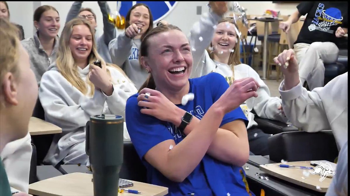 Team celly for Queen B 🎉 #GoJacks 🐰