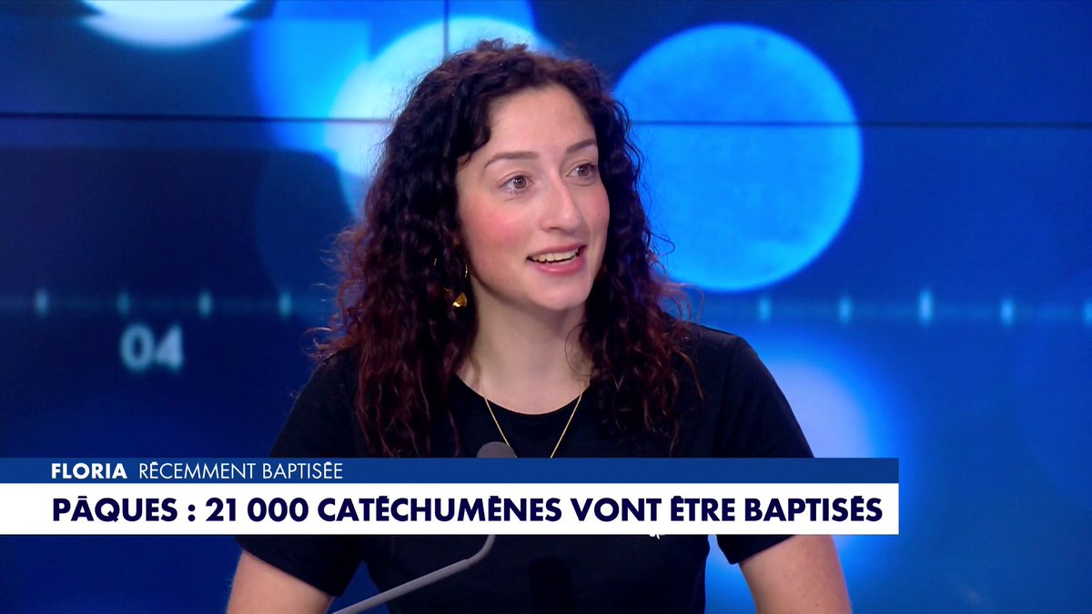 Alors que les baptêmes d'adultes sont en hausse en France, Floria, récemment baptisée, se confie : «J'ai réalisé que les musulmans ont une facilité à parler de leur foi, alors que les catholiques on ne les entend pas», dans #Facealinfo