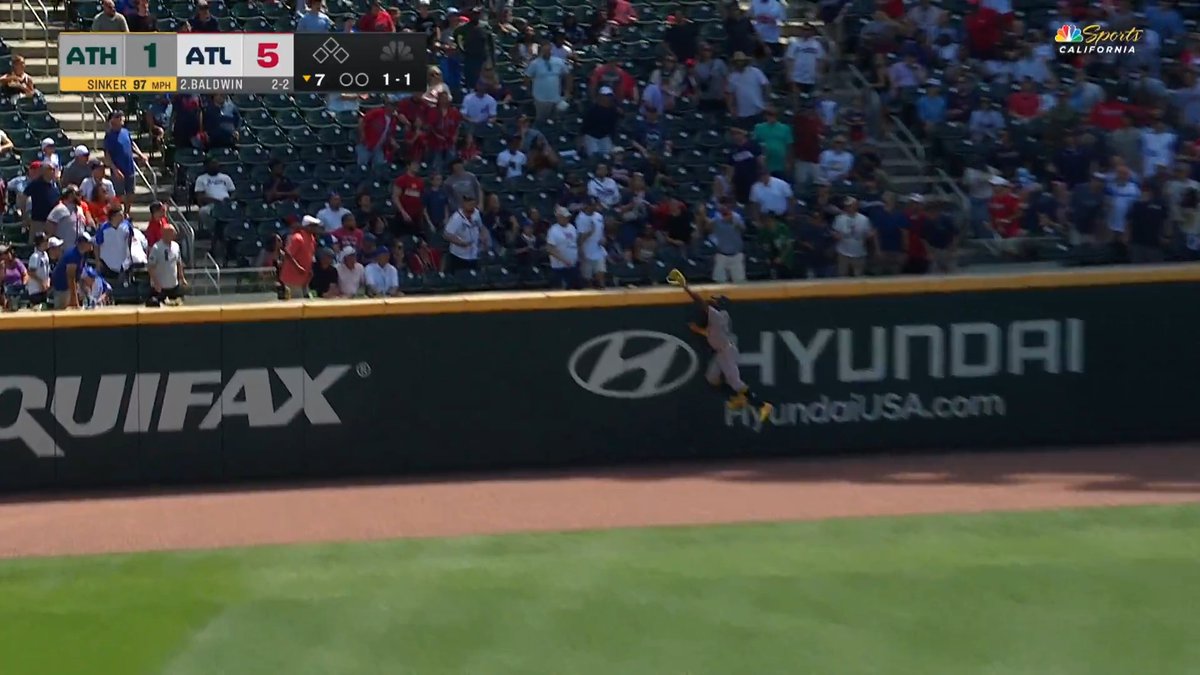 HOME RUN ROBBERY! 😮 Denzel Clarke back doing Denzel Clarke things 🤩