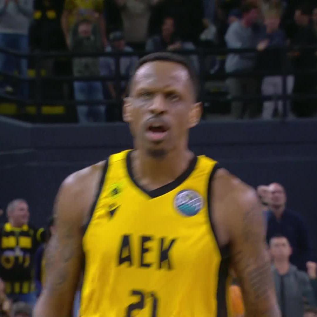JAMES NUNNALLY GOT ICE IN HIS VEINS 🥶 #BasketballCL | AEK BC