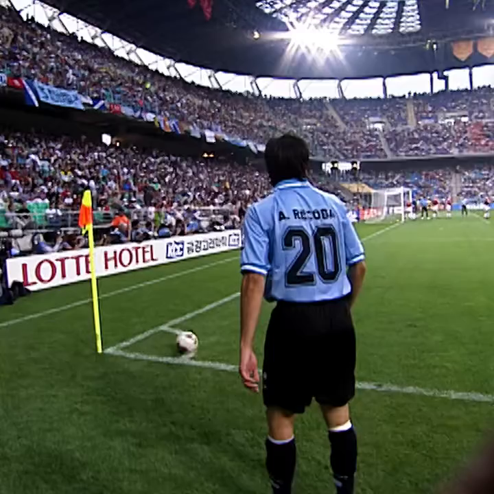 ¡GOLAZO! La volea de Darío Rodríguez en 2002. 👏🇺🇾 #CopaMundialFIFA