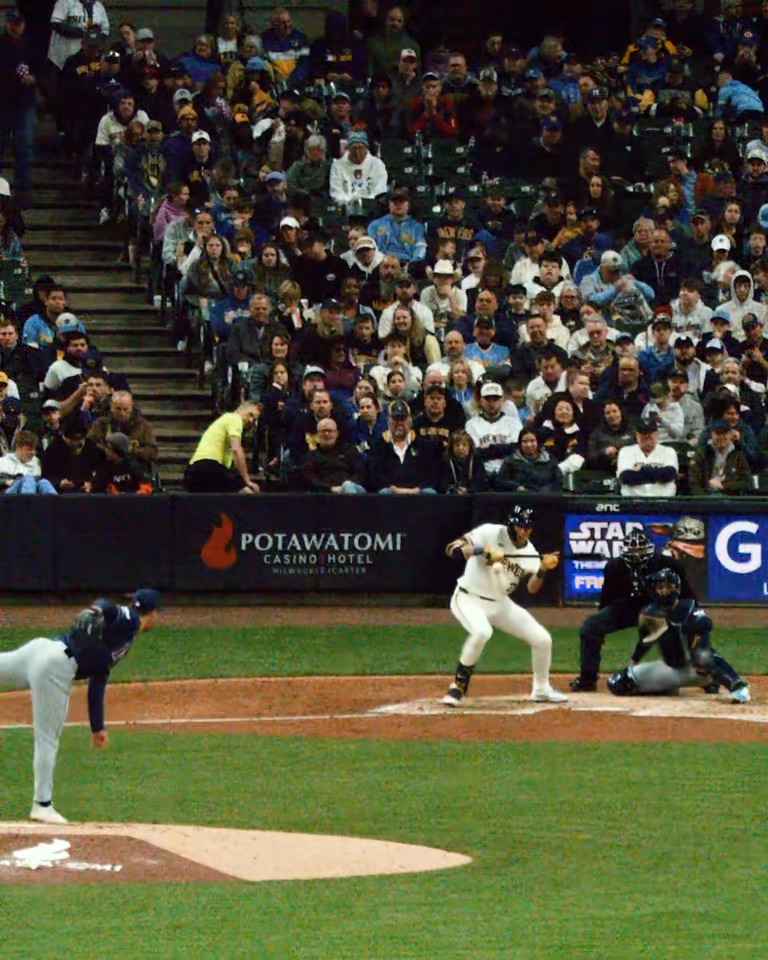 A perfect bunt is such a beautiful thing 🥲 Christian Yelich