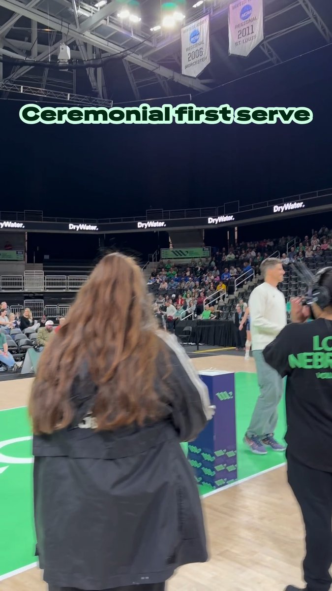 Kyle Korver, former Creighton Bluejay, former NBA player, current Atlanta Hawks General Manager, and LOVB Nebraska owner, alongside Darin Ruf, former Creighton Bluejay, former MLB player, current UNO assistant coach, and LOVB Nebraska owner, taking the ceremonial first serve 💚