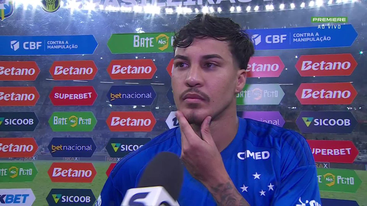 “Na Data FIFA a gente trabalhou muito. O professor Artur arrumou algumas coisas que estavam faltando”. Indireta? Kkkkkkk
