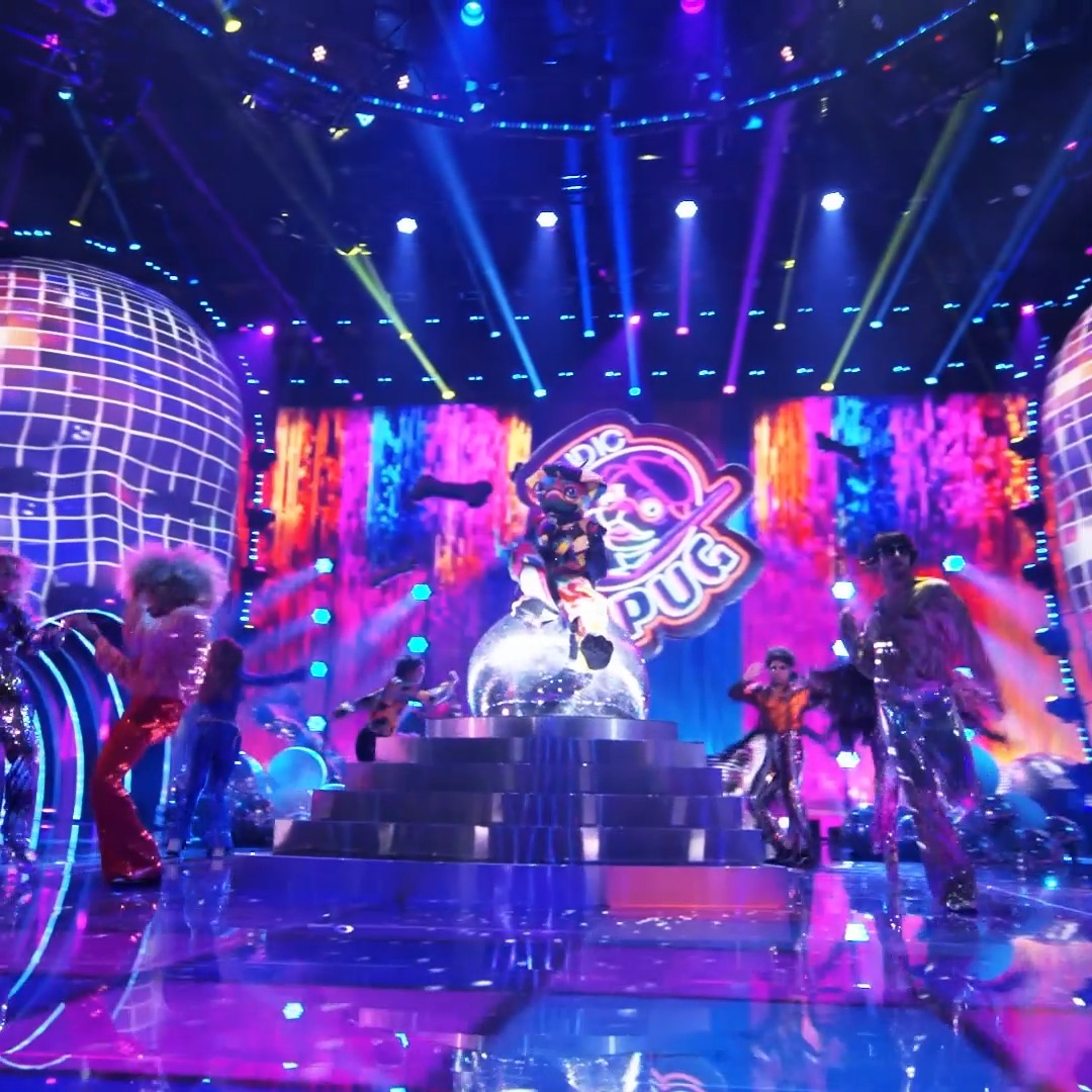 When the artist brings the groove… You GROOVE! 🎶 #PugcassoMask #TheMaskedSinger