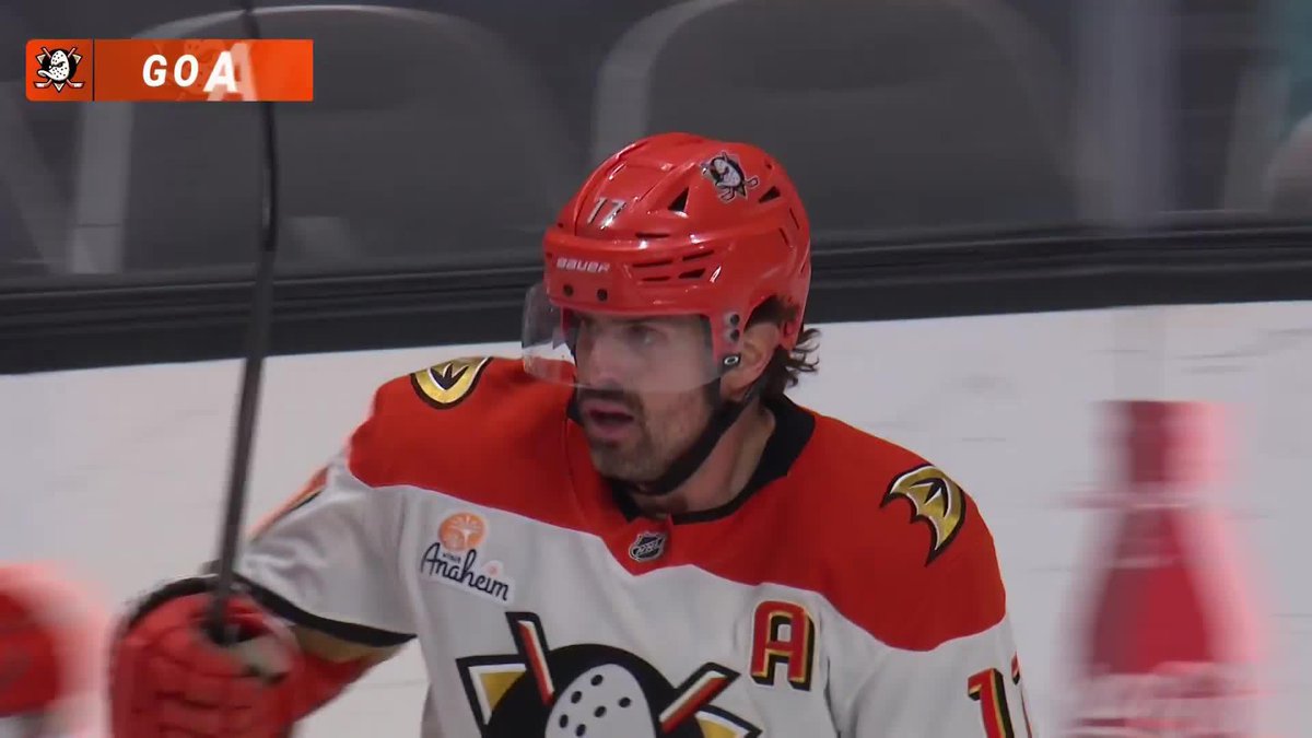 This assist to help put the Anaheim Ducks in front 😮‍💨🥽