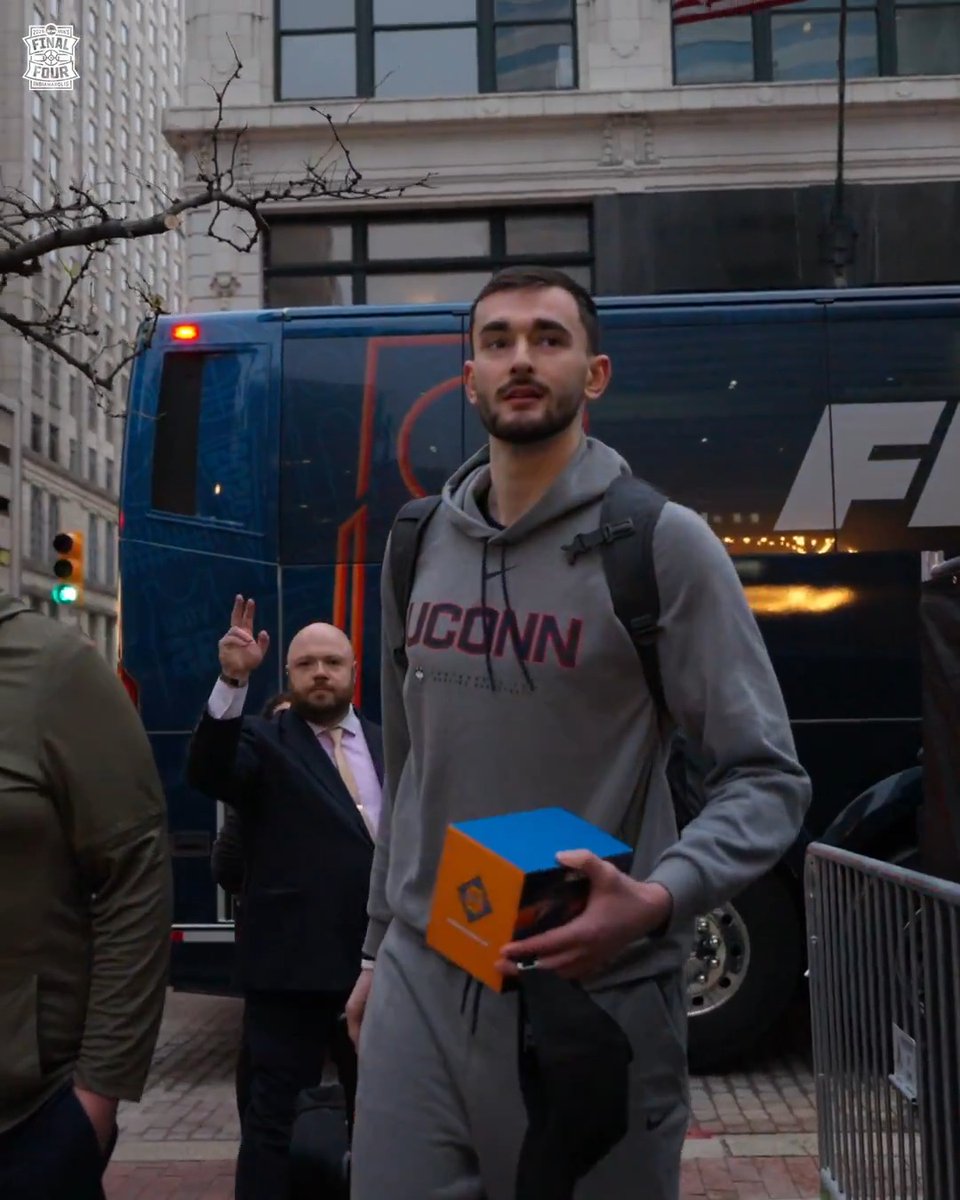 Huskies are here 📍 #MFinalFour x UConn Men's Basketball