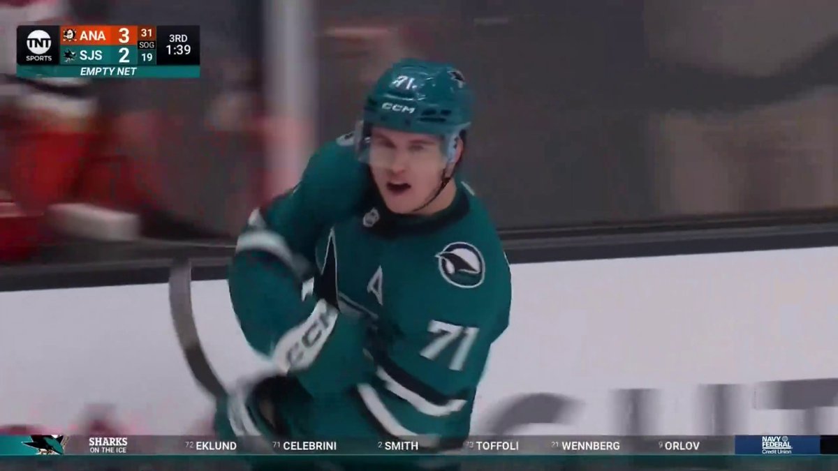 MACKLIN CELEBRINI WITH THE GAME-TYING GOAL AND GAME-WINNING ASSIST🔥 The Sharks take down the Ducks in the final minute of the third period 😤