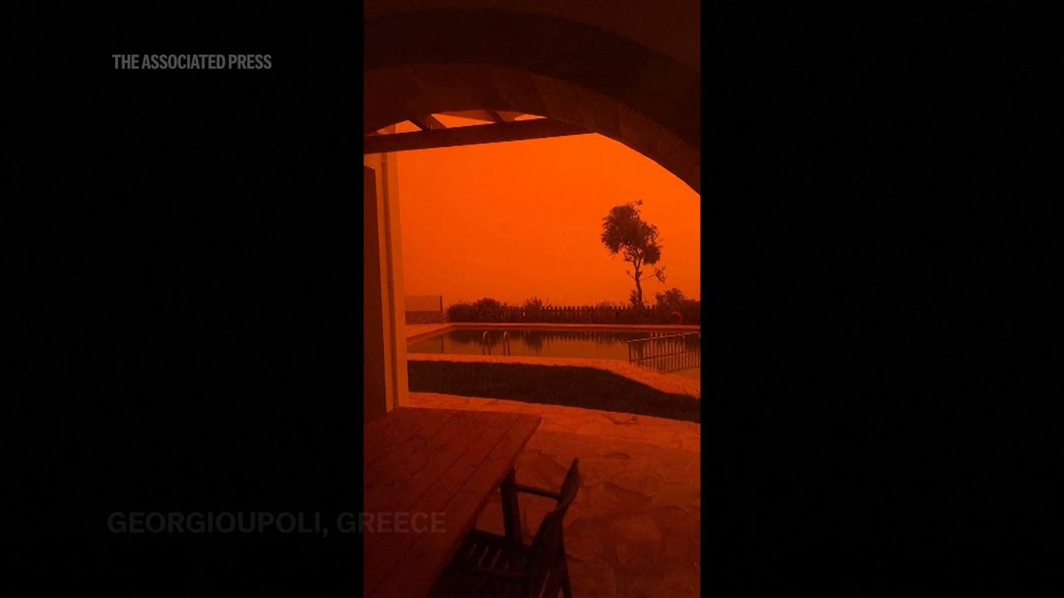 The skies over the Greek island of Crete took on Martian hues on Wednesday. The eerie spectacle was the result of strong winds blowing stifling dust across the Mediterranean from North Africa.