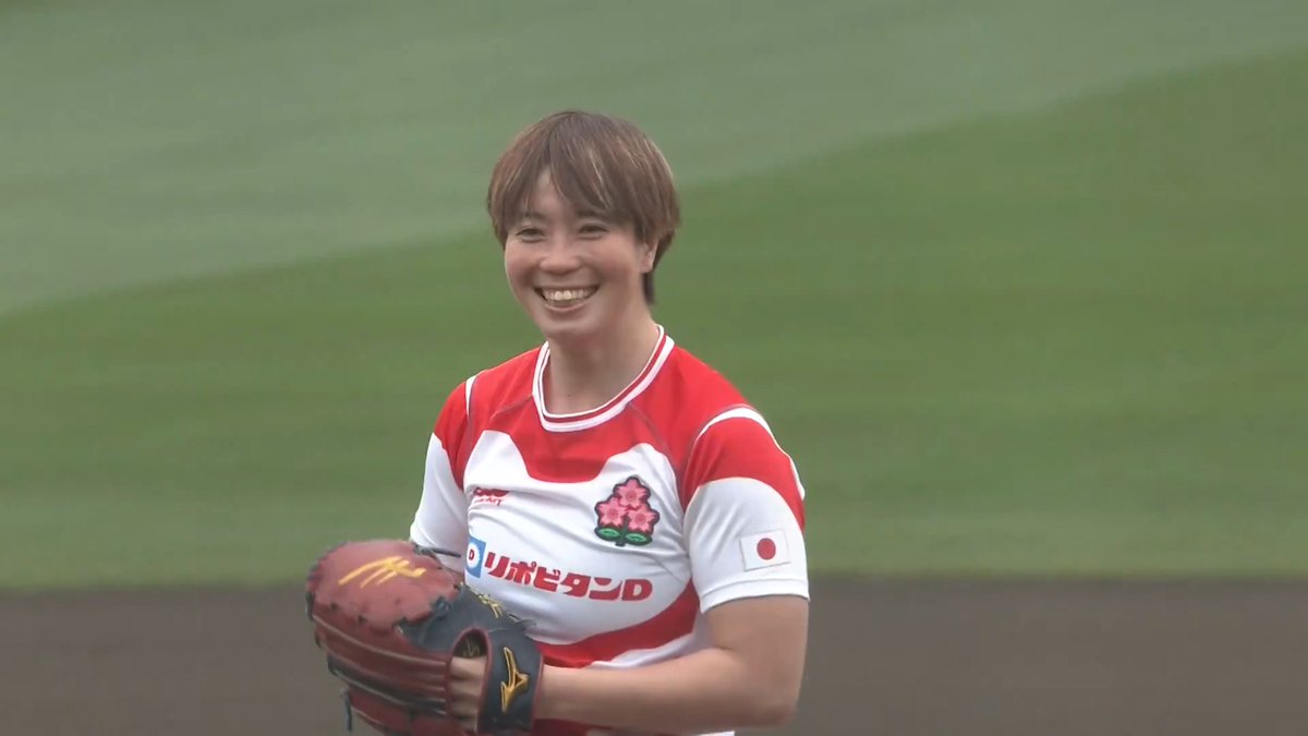 「SEINANデー」 今日の始球式は 女子ラグビー日本代表の #大塚朱紗 選手🏉🌸 #櫻井綾乃 選手の応援もあり、力強いナイスピッチングでした👏✨ #RakutenEagles #強鷲革新