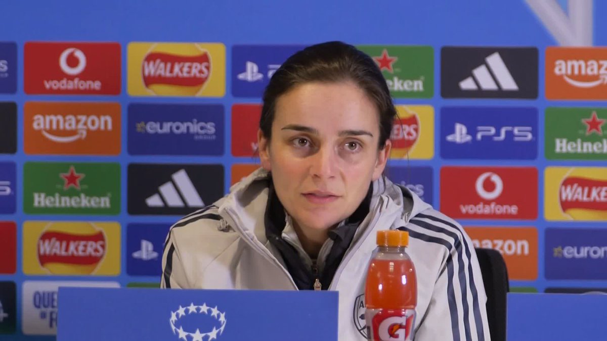 "I don't think it's deliberate" 🙅 Renee Slegers defends Arsenal's Katie McCabe and claims that the player attempted to 'pull the shirt' of Chelsea's Alyssa Thompson 🗣️