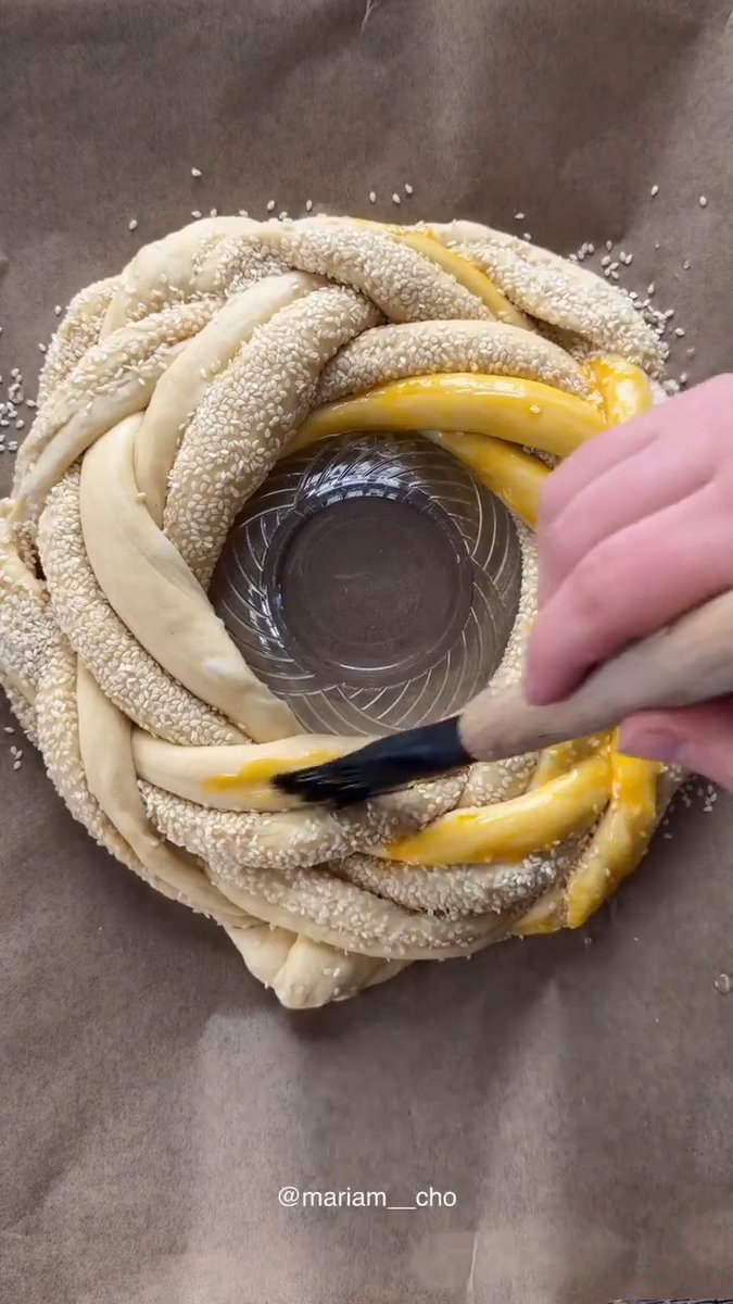 A soft, beautifully braided Easter milk bread. Bookmark for inspo, recipe’s in the comments.