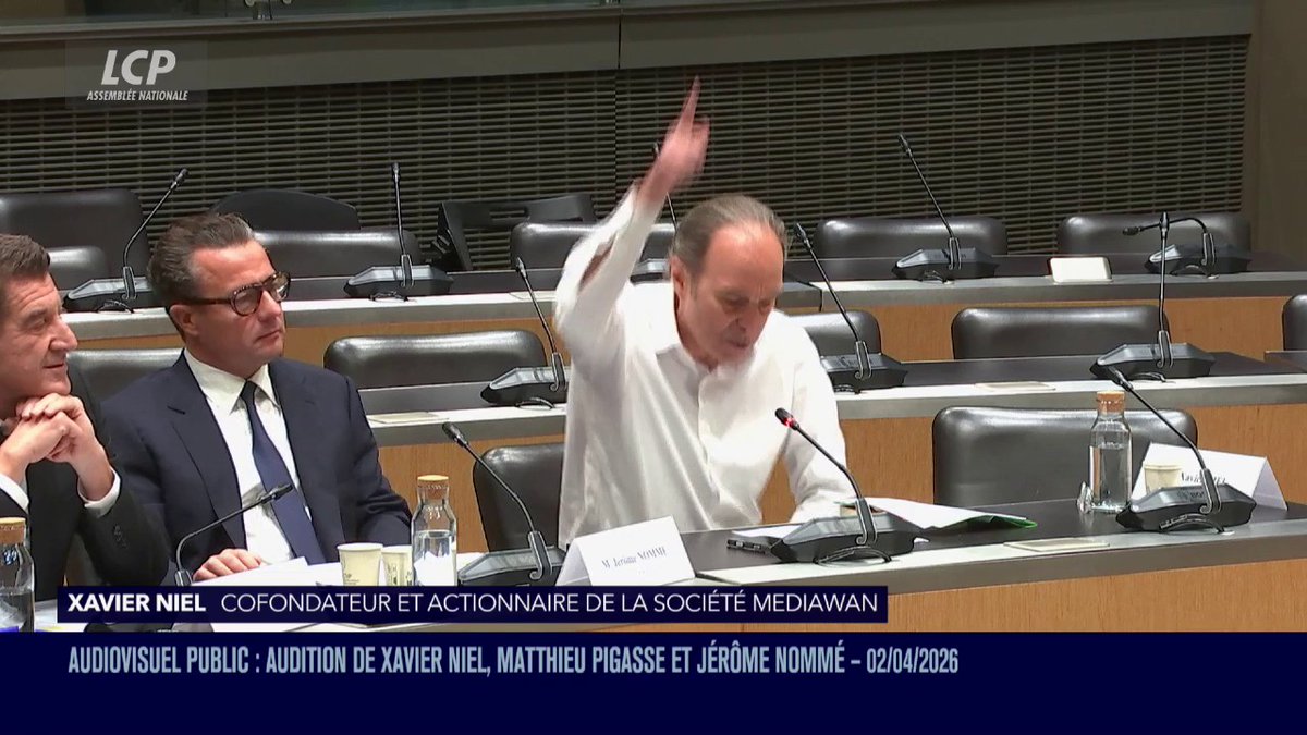 Après plus de cinq minutes de suspension, l'audition de Xavier Niel reprend : très remonté, le cofondateur de Mediawan dénonce les "mensonges" prononcés selon lui par le rapporteur Charles Alloncle. #DirectAN cc Xavier Niel
