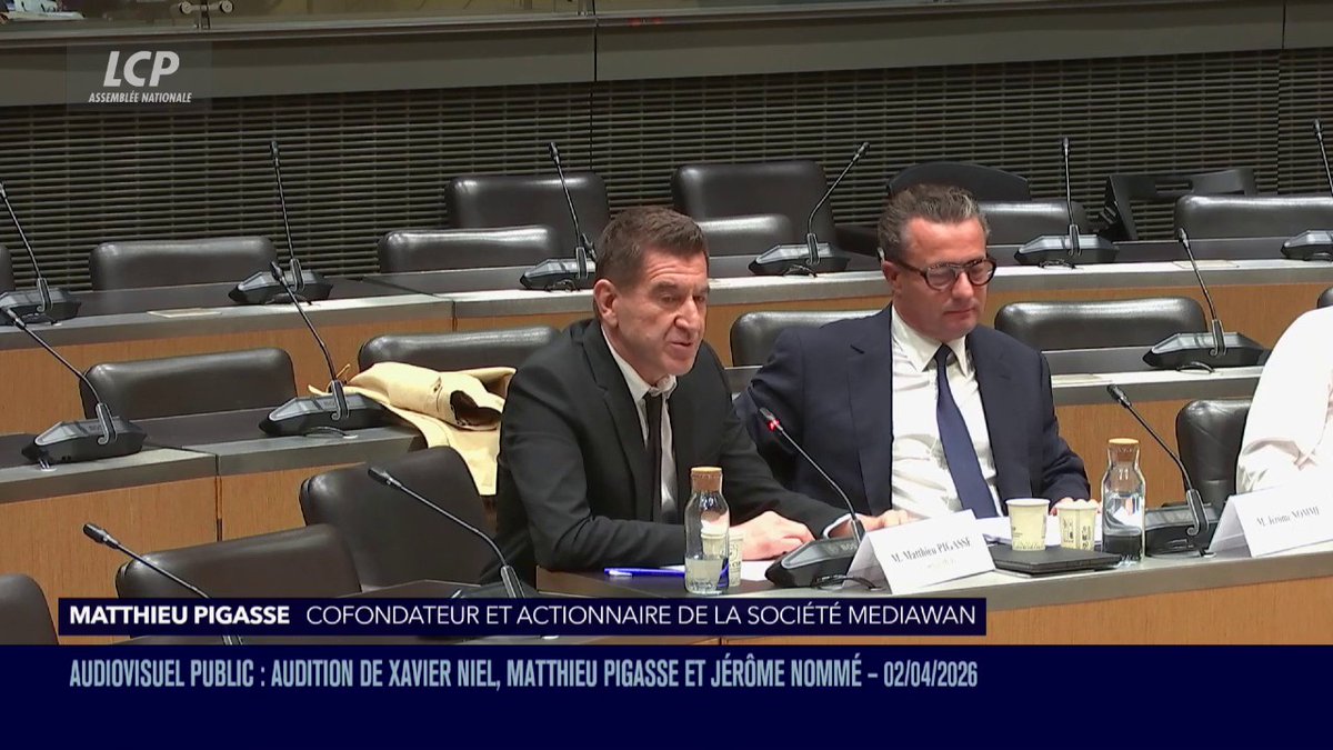 "M. Stérin a refusé à deux reprises de répondre à la convocation d'une commission d'enquête", souligne Matthieu Pigasse. Racontant son enfance dans la Manche, il indique qu'il n'y avait "pas de chapelle dans le jardin". "Personne n'a de chapelle dans le jardin, à part Vincent Bolloré."