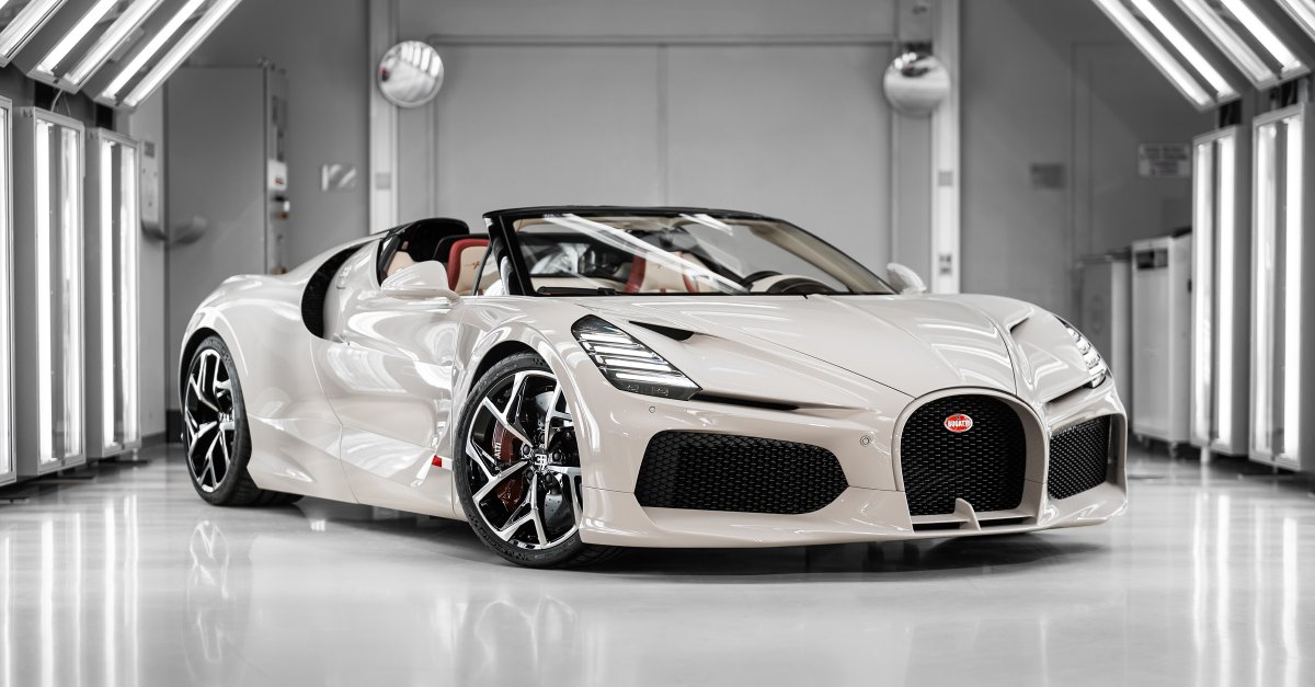 Every line is drawn with purpose. Outside, the silhouette is sculpted by airflow. Inside, the cabin is shaped around the driver. #BUGATTI #W16MISTRAL – WLTP: