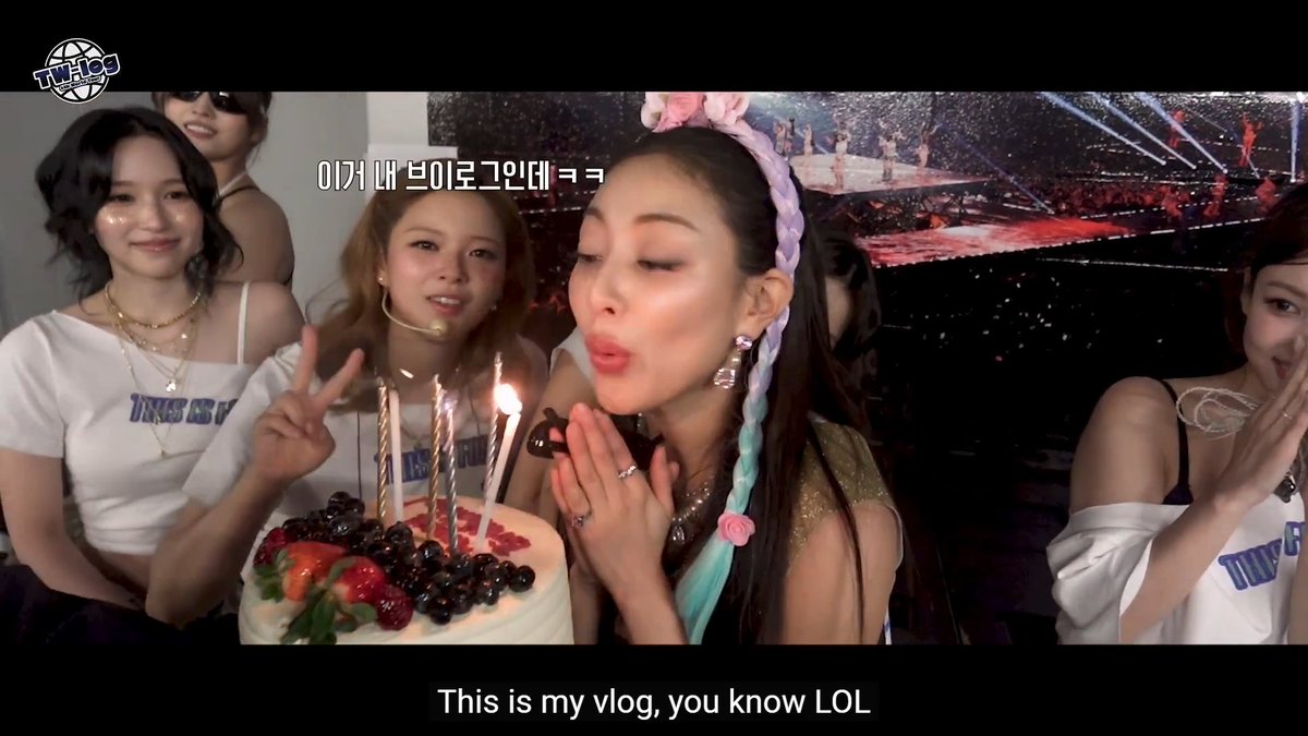 Jeongyeon 1 second after Jihyo blows out her birthday candles: "This is my vlog you know. Please stop filming Park Jihyo" 😭