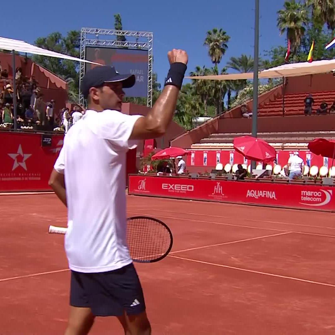 Estoy FLIPANDO con lo de Rafa Jódar. Primer torneo en tierra y el tío se mete en cuartos derrotando a todo un hueso duro como Machac. Cosa muy seria lo de Rafa!!