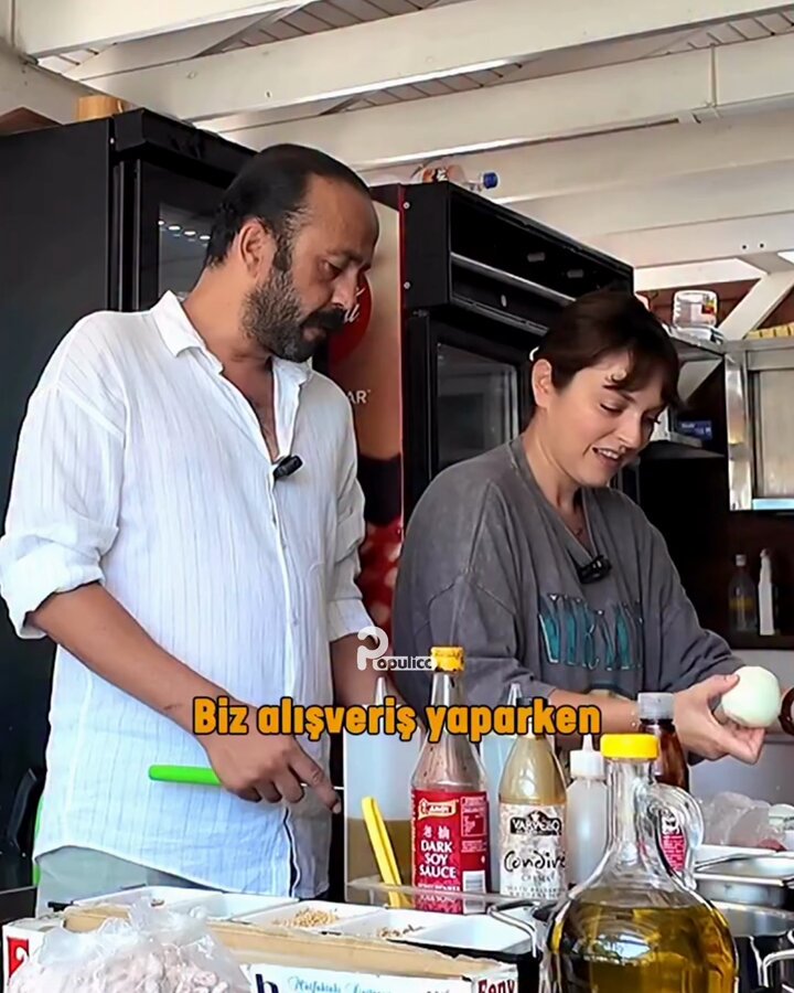 Ezgi Mola ve Sarp Akkaya çocuklar hakkında konuştu. + Oğlum Kaan bir anda 'Baba bak annemin sütyeninin aynısı' dedi. Ben buna cevap veremem. - Ezgi Mola: 'Evet oğlum ne tesadüf' diyebilirsin.
