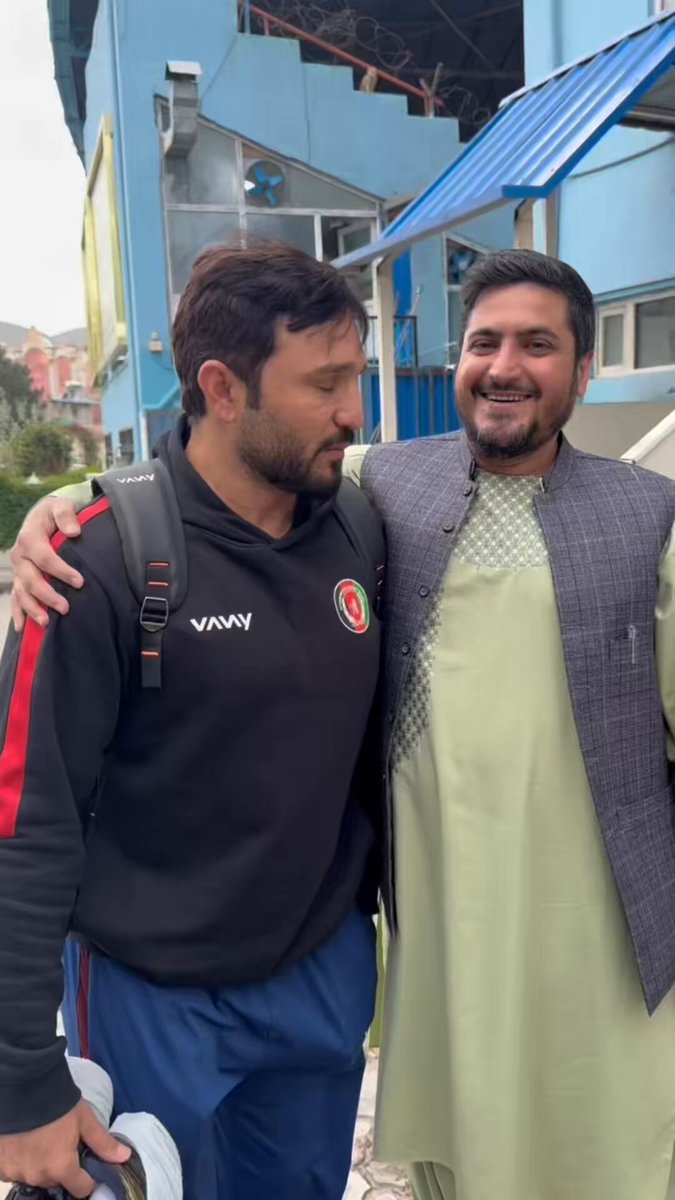 A truly proud moment meeting our champion, Gulbadin Naib 🏏🔥 Wishing him all the success in his future endeavors may he continue to shine and bring pride and glory to our nation. #AfghanAtalan #GulbadinNaib