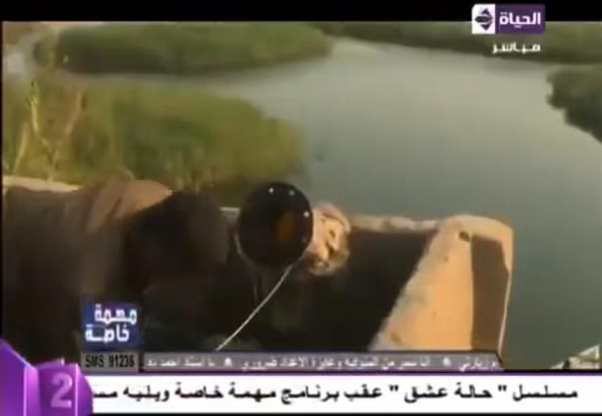 من على قناة “الحياة المصرية 🇪🇬”، يوضح لك المقدم كيف يتم ري الفواكه والخضار بمياه “الصرف الصحي”، وبعد ذلك بيعها للشعب المصري وتوريدها إلى الخليج وأوروبا والعالم ، “بعد إذن نتساءل عن كثرة الفشل الكلوي ونقص المناعة والوباء الكبدي!” “إذا أكلت أي منتج مصري، فأنت تحكم على نفسك بالموت البطيء 🇪🇬