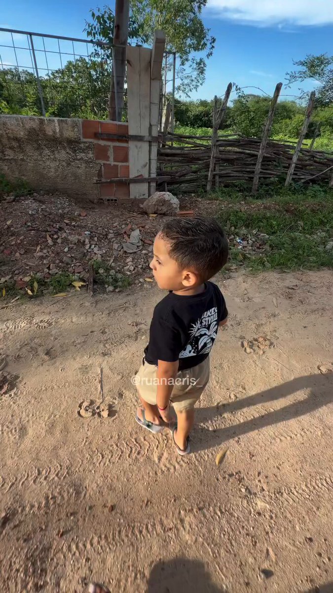 “ô raca bonita” 🤣🤣 62 cm de altura, 56 anos de idade 😂😂😂