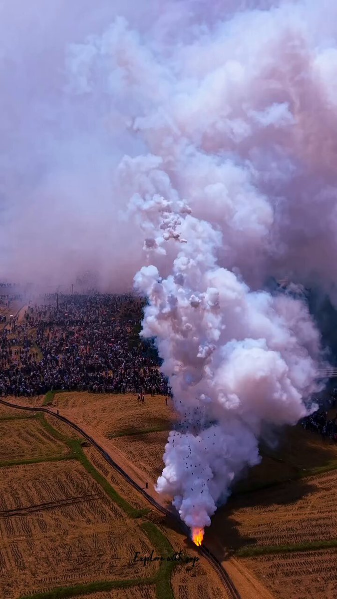 This might be the largest day time fire works in the country. 📍 Kavassery Pooram, Palakkad
