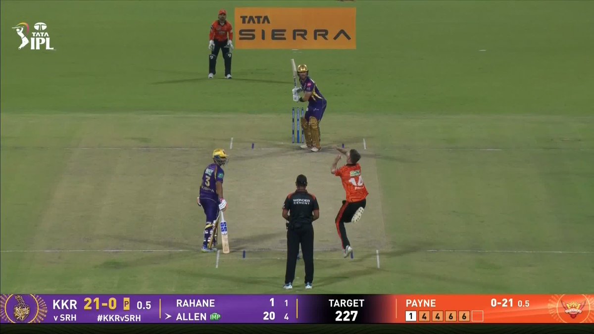 Finn Allen gets 25 off the first over 😯