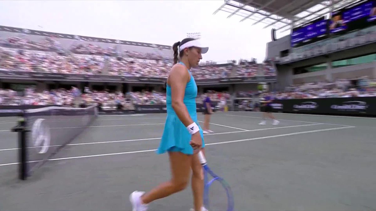 Fighting BACK! 💪 Jessie Pegula wastes no time getting herself back into the match, taking the second set against Cocciaretto 6-1 and forcing a decider. #CharlestonOpen
