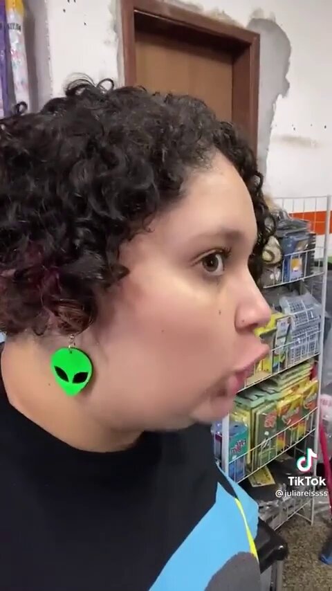 e quando tentaram forçar isso aqui como o novo fenômeno do humor eu rio demais com constrangimento alheio, mas ver isso aqui chega a doer