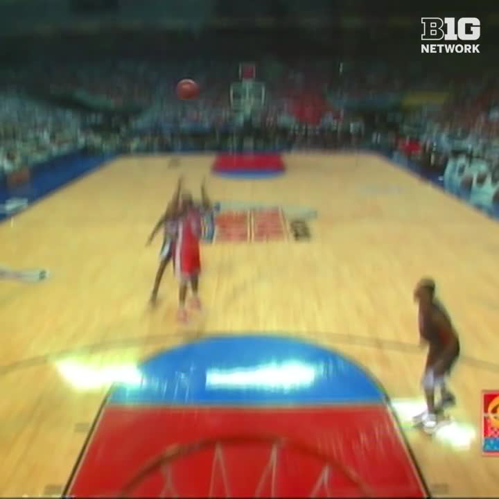 This was a historic #MarchMadness win 🔶🔷 #OTD in 2005, Illinois Men's Basketball beat Louisville, 72-57, in the Final Four to advance to the program's only national title game. Roger Powell scored 20 points, including this sweet highlight putback 👇