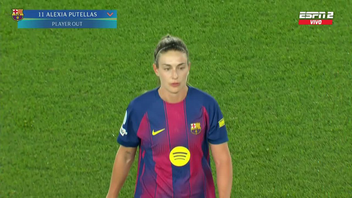 ¡EL CAMP NOU A SUS PIES! Ovación para Alexia Putellas en su partido 500 con la camiseta de Barcelona... ¡¡Y CON GOLEADA EN #ELCLÁSICO!! 📺 Toda la #UWCL por #DisneyPlus Plan Premium