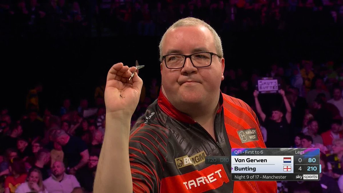 BUNTING ONE AWAY! This is some performance from Stephen Bunting as he moves into a 5-0 lead, but it just doesn't seem to be happening for Van Gerwen! 📲 #PLDarts | QF1