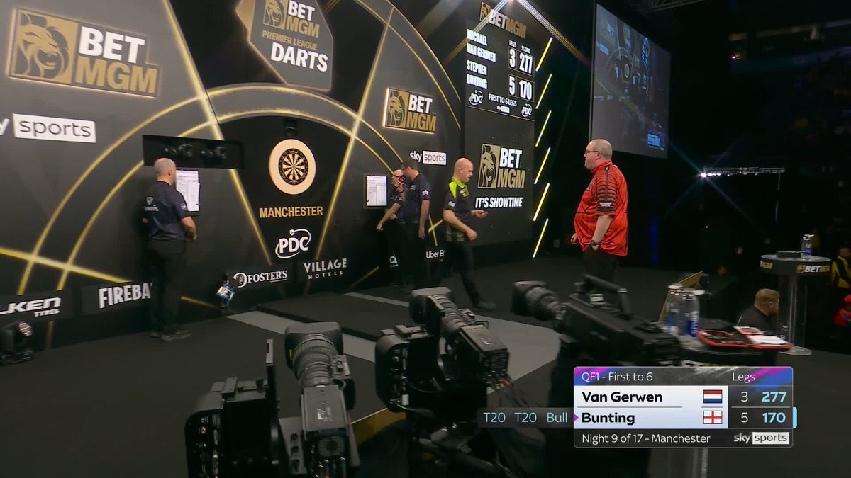 BUNTING HOLDS OFF VAN GERWEN! ✅ There was a late charge from Michael van Gerwen, but the damage was done as Stephen Bunting secures a 6-3 win! 📲 #PLDarts | QF1