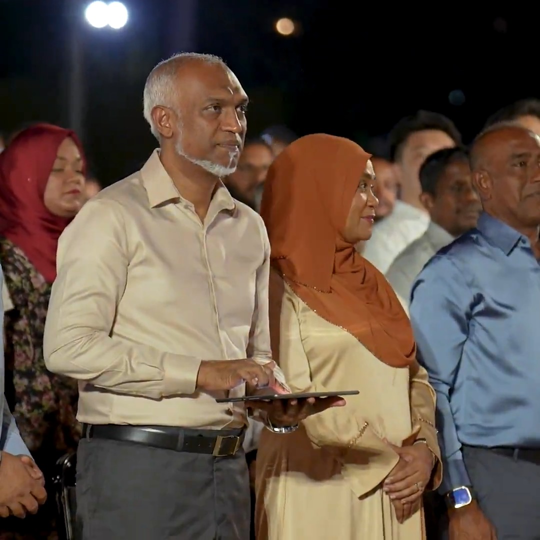 މާލެ ޓެކްސީ ލައިންގެ ޚިދުމަތް އިފްތިތާހުކުރުމުގެ ރަސްމިއްޔާތުގައި ރައީސުލްޖުމްހޫރިއްޔާގެ ދެކަނބަލުން ބައިވެރިވެވަޑައިގަތުން